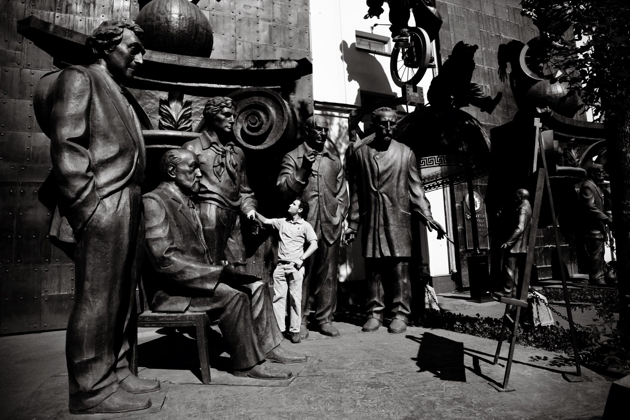statue
